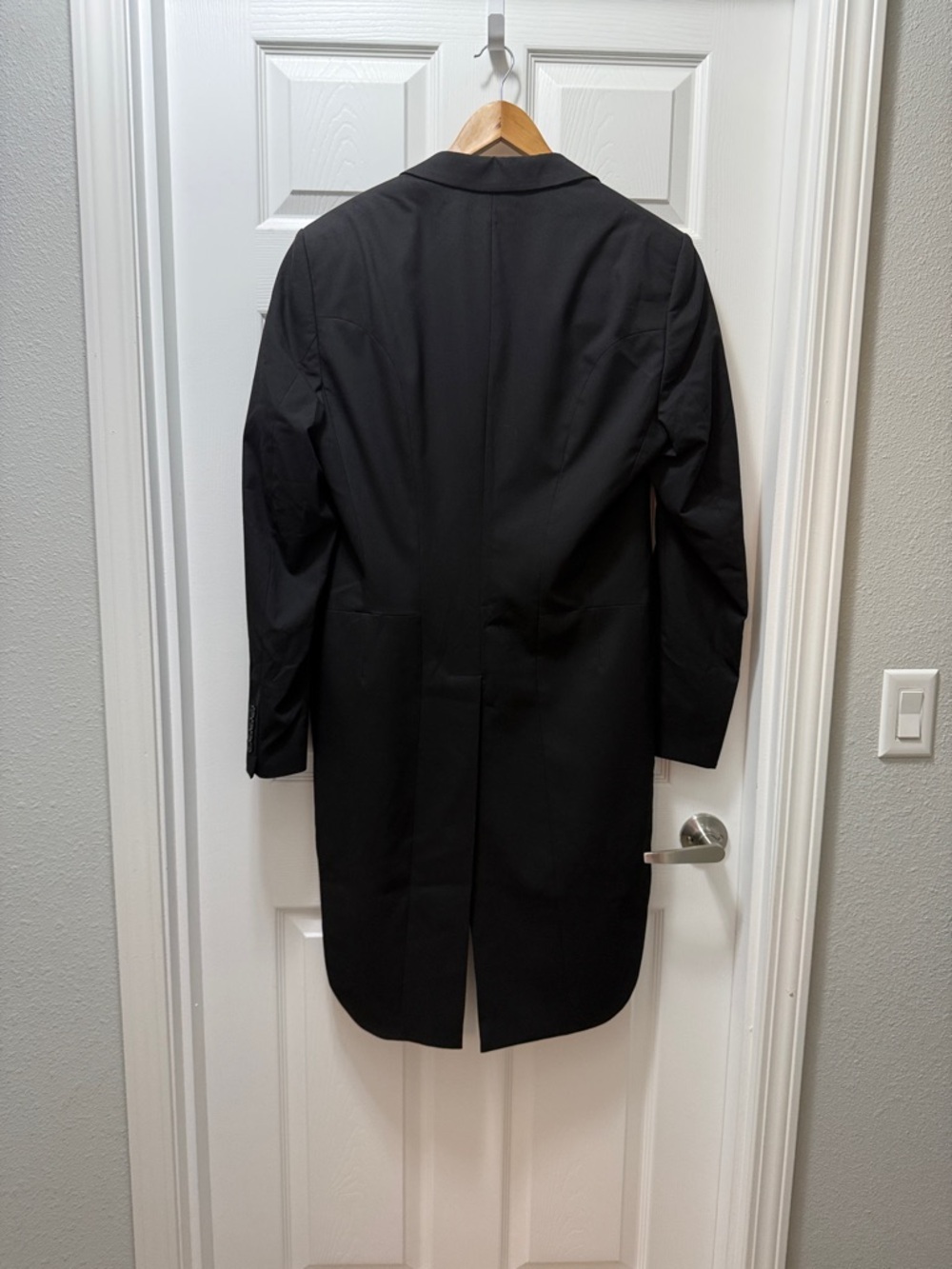 Zara Black Tailcoat with Satin Lapels and Long Back - Picture 4 of 4